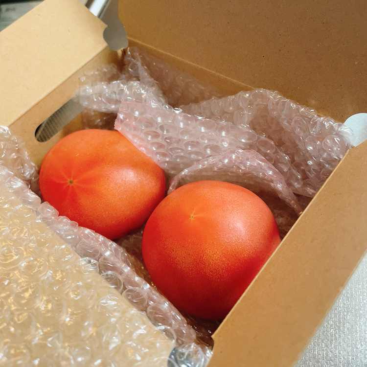 箱入りのトマト